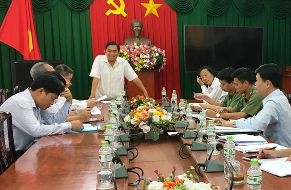 Chủ tịch Ủy ban MTTQ tỉnh Huỳnh Văn Tới phát biểu tại buổi làm việc