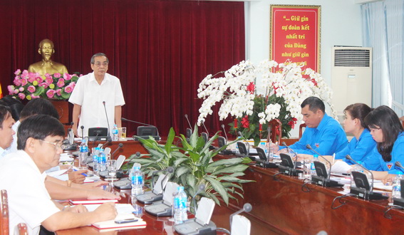 Đồng chí Trần Văn Tư, Phó bí thư thường trực Tỉnh ủy phát biểu tại buổi làm việc