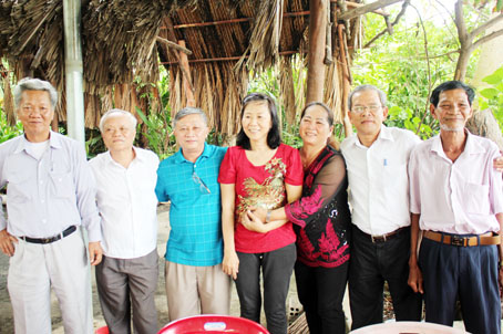 Các cựu cán bộ Đoàn phường Thống Nhất (TP.Biên Hòa) qua các thời kỳ trong ngày họp mặt.