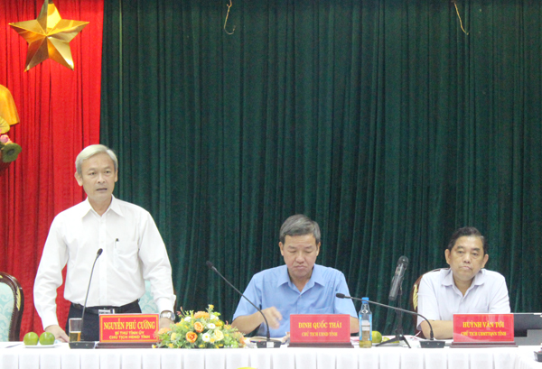 Đồng chí Nguyễn Phú Cường, Ủy viên Trung ương Đảng, Bí thư Tỉnh ủy, phát biểu chỉ đạo tại cuộc họp.  Ảnh: H.GIANG
