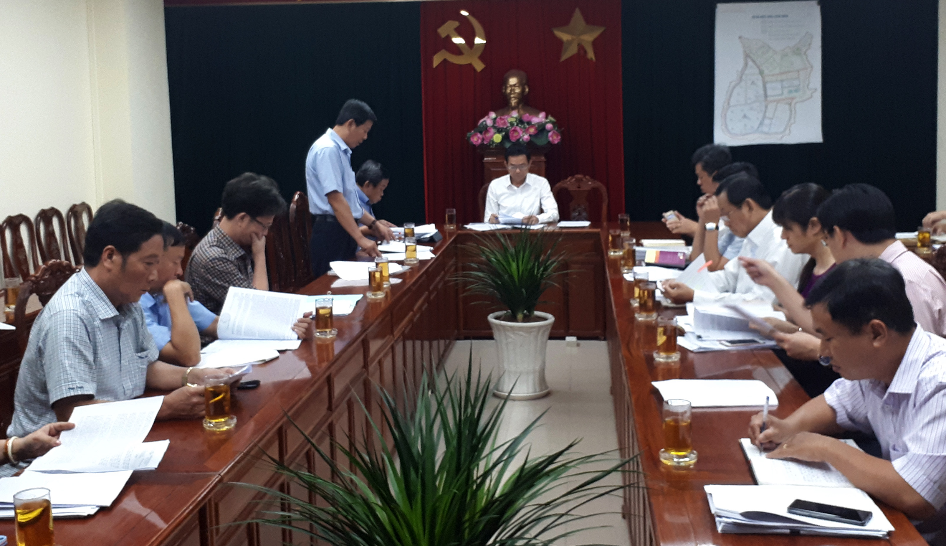 Phó chủ tịch UBND tỉnh Võ Văn Chánh đã chủ trì buổi làm việc.