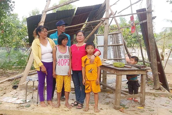 Ngôi nhà bị tóc mái của gia đình chị Nguyễn Thị Thu