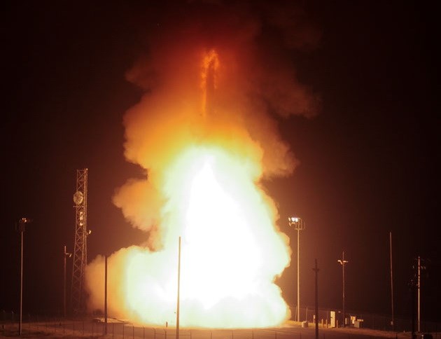 Không quân Mỹ thử thành công ICBM Minuteman III tại California