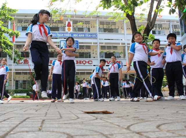 Học sinh Trường THCS Quang Vinh giờ học thể dục (Ảnh:Công Nghĩa)