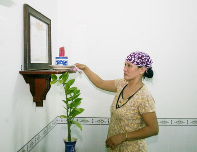 Bà Trần Thị Thanh Hoa (con liệt sĩ, hiện ngụ ấp 5, xã Lộ 25, huyện Thống Nhất) là một trong những gia đình người có công của tỉnh được hỗ trợ tiền xây, sửa chữa nhà ở vào năm 2017.