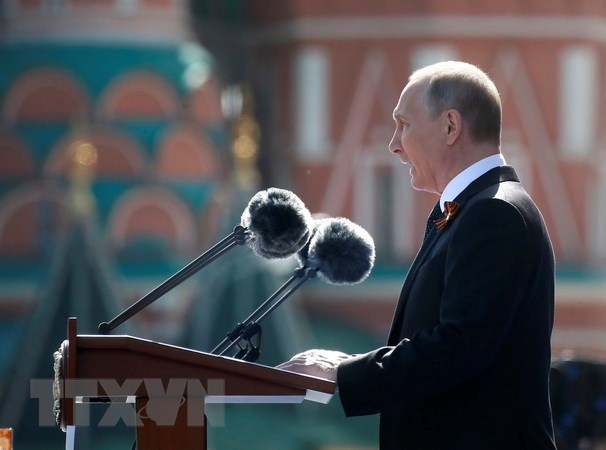 Tổng thống Nga Vladimir Putin phát biểu tại lễ diễu binh kỷ niệm 73 năm Ngày Chiến thắng ở Quảng trường Đỏ, thủ đô Moskva ngày 9/5. (Nguồn: AFP/TTXVN)