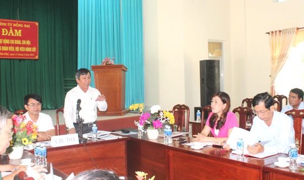 Đồng chí Hồ Thanh Sơn, Ủy viên Ban TVTU, Trưởng ban dân vận Tỉnh ủy phát biểu tại tọa đàm