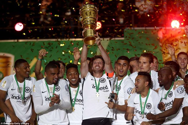 Frankfurt đăng quang DFB Cup sau 30 năm chờ đợi. (Nguồn: Getty Images)