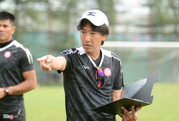 HLV Miura lên án lối chơi quyết liệt quá mức cần thiết của SHB Đà Nẵng.