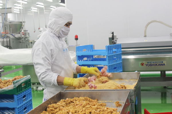 Sản xuất hàng xuất khẩu tại Công ty TNHH Koyu - Unitex (vốn FDI) tại Khu công nghiệp Loteco (TP.Biên Hòa).