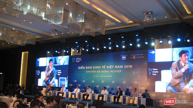 Thương mại quyết định sản xuất