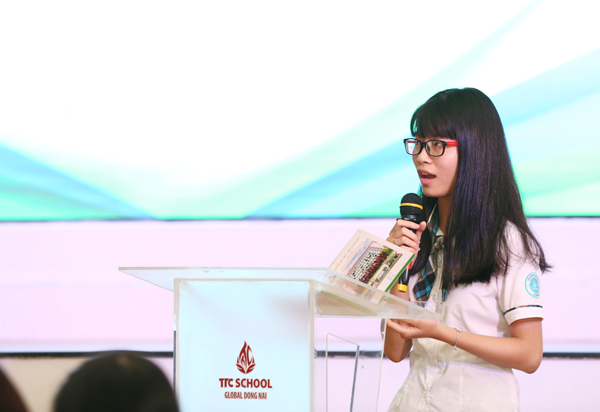 Một học sinh trường Lê Quý Đôn chia sẻ ý kiến tại buổi hội thảo