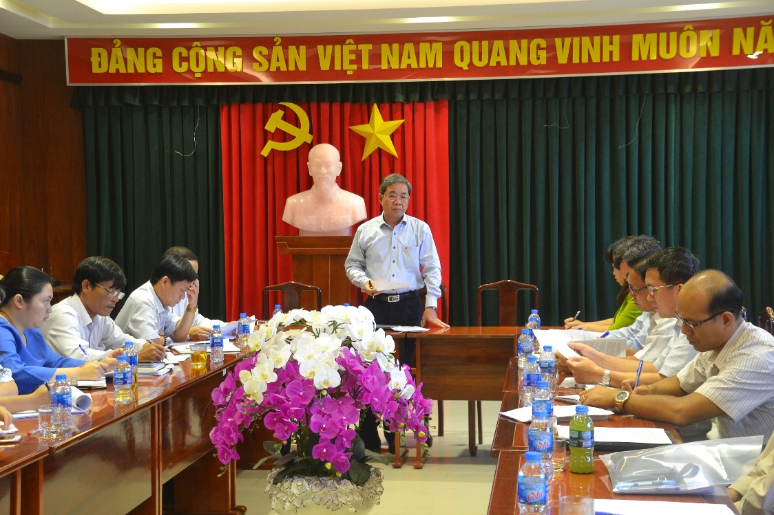Phó chủ tịch UBND tỉnh Nguyễn Quốc Hùng phát biểu chỉ đạo tại buổi làm việc - K.