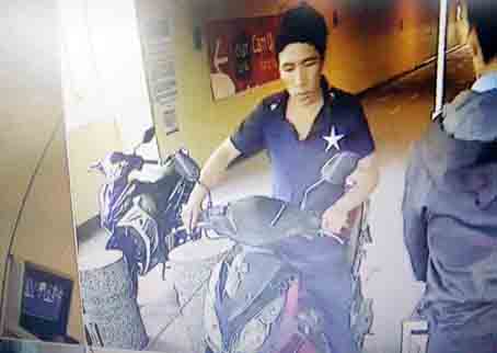 Hình ảnh Lê Văn Thái được camera an ninh ghi lại khi lấy trộm xe máy tại các siêu thị và trung tâm mua sắm ở TP.Biên Hòa. (Hình ảnh cắt từ camera an ninh).