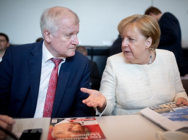 Bộ trưởng Nội vụ Đức không thể làm việc với Thủ tướng Merkel