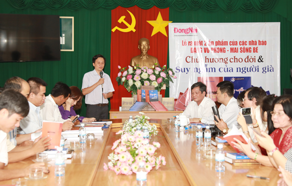 nhà báo Phạm Thái Thuận, Trưởng phòng Tòa soạn Báo Đồng Nai, chia sẻ tại buổi lễ ra mắt sách