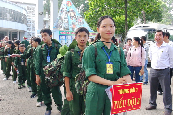 Học sinh xuất quân tham gia Chương trình Học kỳ trong Quân đội