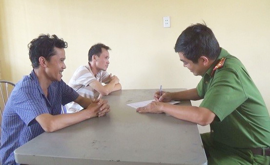 Bắt khẩn cấp 2 đối tượng cá độ bóng đá