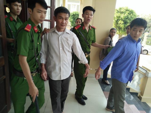 Hai bị cáo Thượng và Giang đến phiên tòa vào tháng 2-2018.
