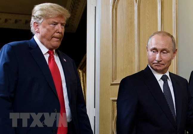 Tổng thống Nga Vladimir Putin (phải) và Tổng thống Mỹ Donald Trump tại cuộc gặp thượng đỉnh ở Helsinki, Phần Lan ngày 16-7. (Ảnh: AFP/TTXVN)
