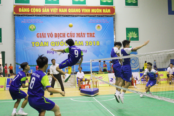 Đội nam Đồng Nai đã thua ngược đội nam Hà Nội trong trận chung kết nội dung nam bốn người nhóm từ 17 đến 20 tuổi