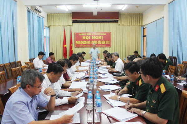 Đồng chí Nguyễn Phú Cường, UVTW Đảng, Bí thư Tỉnh ủy, Bí thư Đảng ủy Quân sự tỉnh chủ trì hội nghị; 