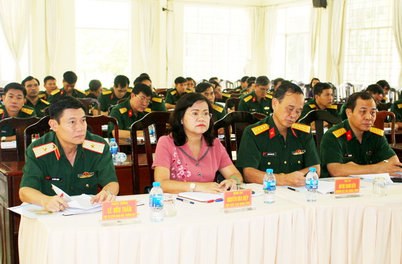 Lãnh đạo Quân khu 7, UBND tỉnh đến dự hội nghị 