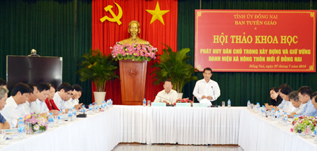 Đồng chí Thái Bảo, Trưởng ban Tuyên giáo Tỉnh ủy phát biểu tại hội thảo.