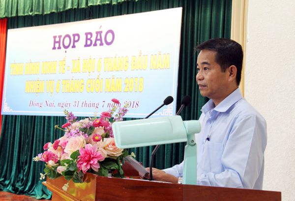 Trưởng ban Tuyên giáo Tỉnh ủy Thái Bảo phát biểu tại buổi họp báo.