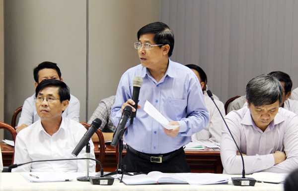 Phó giám đốc Sở Tài nguyên - môi trường Nguyễn Ngọc Thường trả lời câu hỏi của báo chí.