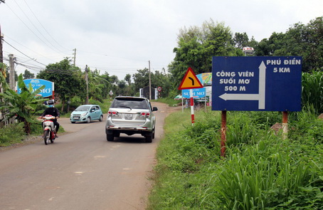 Tuyến đường Tà Lài - Trà Cổ dẫn vào Công viên Suối Mơ (huyện Tân Phú).