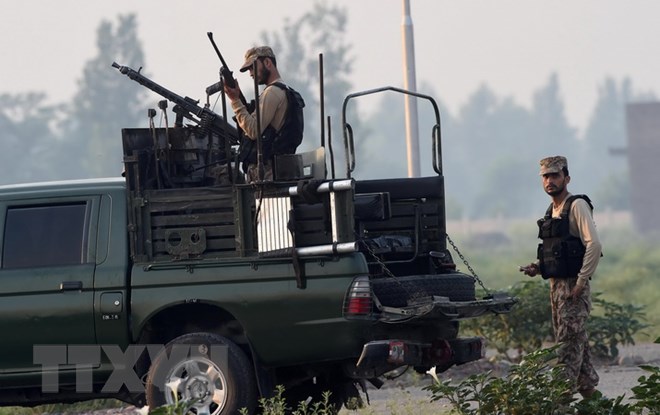 Binh sỹ Pakistan trong chiến dịch truy quét phiến quân tại Peshawar. (Nguồn: AFP/TTXVN)
