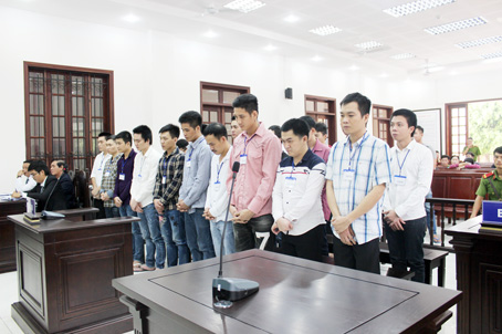 Các bị cáo nghe Tòa án nhân dân TP.Biên Hòa tuyên án.