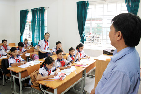 Học sinh Trường THCS Trần Phú (thị trấn Gia Ray, huyện Xuân Lộc) trong giờ học.