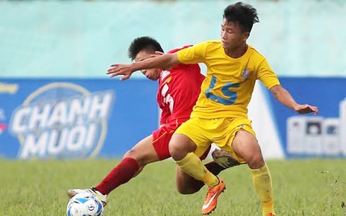 Thắng trên chấm 11m, U.15 Sông Lam Nghệ An (áo vàng) lên ngôi vô địch sau 15 chờ đợi