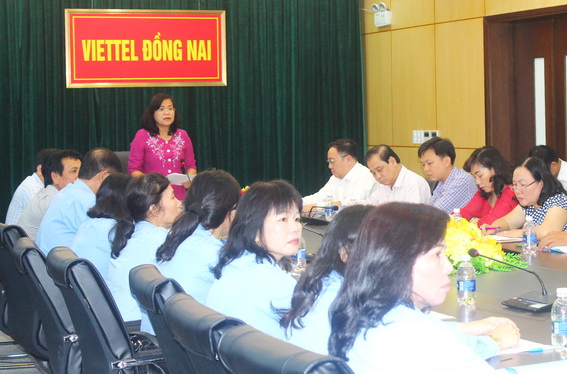 Phó chủ tịch UBND tỉnh Nguyễn Hòa Hiệp báo cáo về tình hình quản lý các nhà thuốc trên địa bàn tỉnh tại điểm cầu Đồng Nai