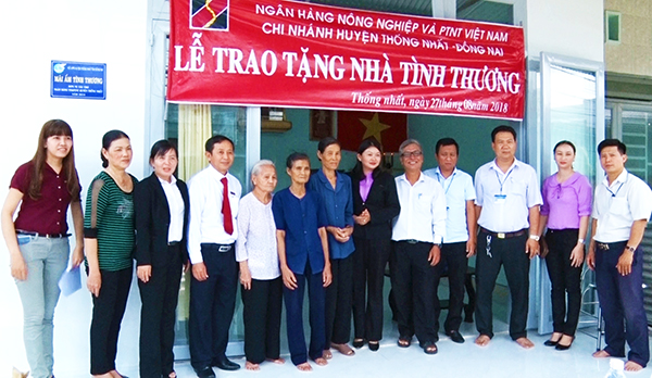 Trao nhà mái ấm tình thương cho hộ bà Nguyễn Thị Dần