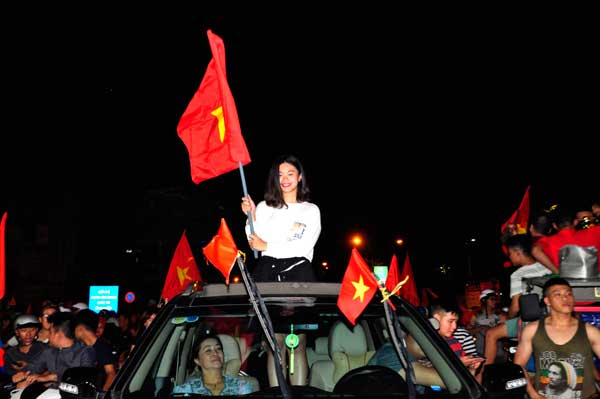 Nụ cười rạng ngời chiến thắng.