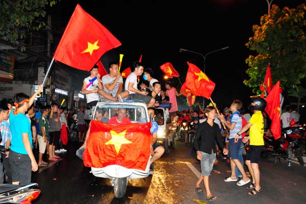 Người dân TP.Biên Hòa luôn dành cho bóng đá tình yêu cháy bỏng.