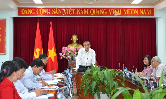 Đồng chí Trần Văn Tư, Phó bí thư thường trực Tỉnh ủy phát biểu tại cuộc họp