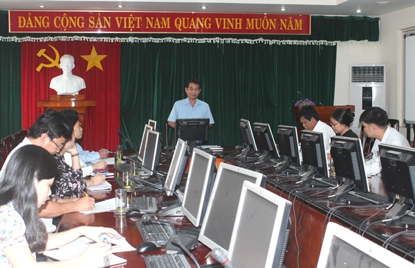 Đồng chí Thái Bảo, Trưởng ban Tuyên giáo Tỉnh ủy phát biểu định hướng tuyên truyền tại hội nghị giao ban 