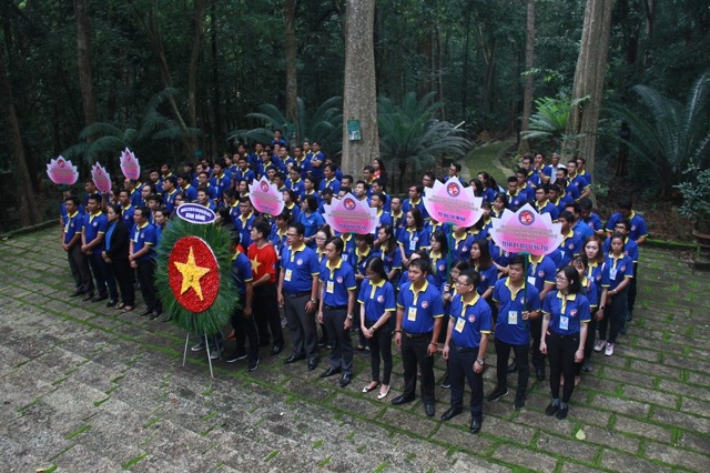 Các địa biểu tham dự liên hoan viếng Bia tưởng niệm Căn cứ Trung ương cục miền Nam