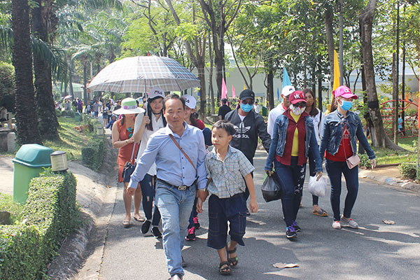 Khu du lịch Bửu Long thu hút du khách đến tham quan vui chơi trong dịp lễ 2-9.