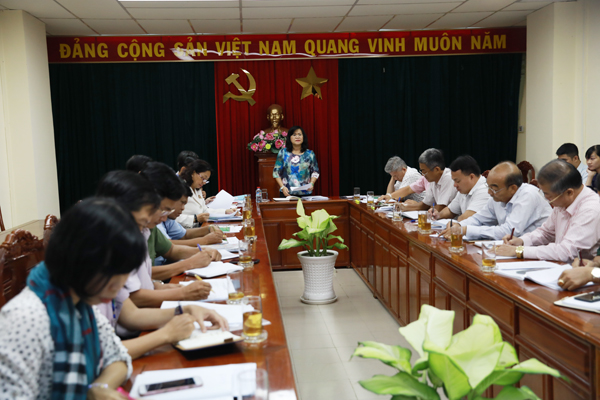 Phó chủ tịch UBND tỉnh Nguyễn Hòa Hiệp phát biểu tại buổi họp.
