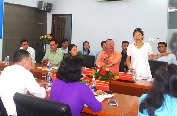 Bà Kong Sokmony (Cục trưởng Cục Tài chính) trưởng đoàn công tác của Thượng Nghị viện Campuchia phát biểu tại buổi làm việc
