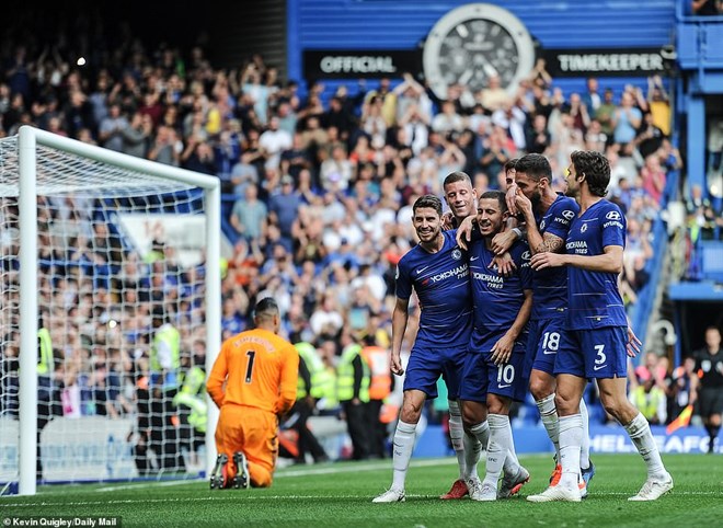 Chelsea giành chiến thắng tưng bừng trong ngày Hazard (số 10) lập hat-trick. (Nguồn: Daily Mail)