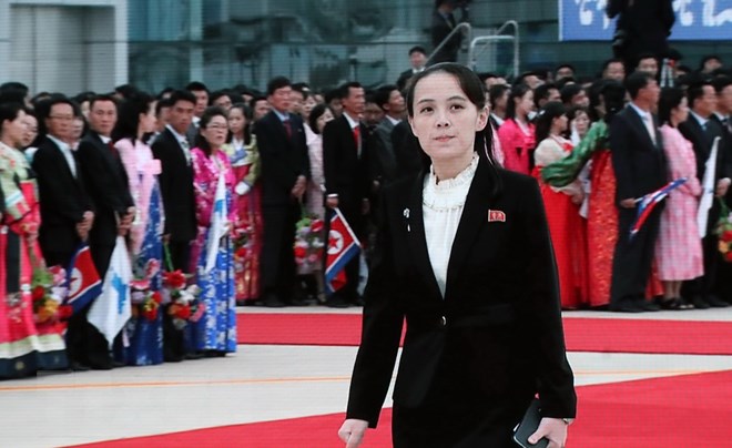 Bà Kim Yo-jong, em gái nhà lãnh đạo Kim Jong-un, có mặt ở sân bay quốc tế Sunan tại thủ đô Bình Nhưỡng, đón Tổng thống Hàn Quốc Moon Jae-in ngày 18-9. (Ảnh: Yonhap/TTXVN)