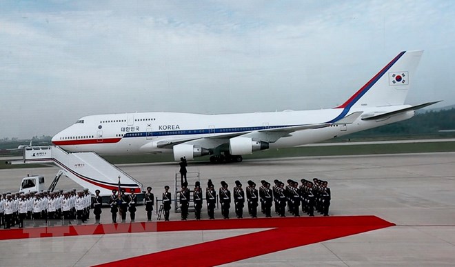 Máy bay chở Tổng thống Hàn Quốc Moon Jae-in tới sân bay quốc tế Sunan tại thủ đô Bình Nhưỡng, Triều Tiên ngày 18/9. (Ảnh: Yonhap/TTXVN)