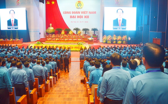 Các đại biểu dành phút mặc niệm tưởng nhớ Chủ tịch nước Trần Đại Quang