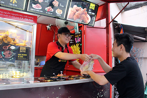 Một ki-ốt nhượng quyền thương hiệu Five Star của của Công ty cổ phần chăn nuôi C.P. Việt Nam trên đường Hưng Đạo Vương (TP.Biên Hòa).